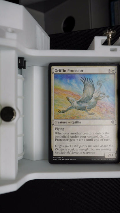 Griffin Protector 18 Dominaria United MTG C NM